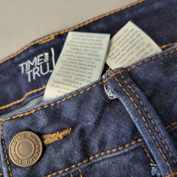 Time and Tru Thrashed Jean Shorts Supper Skinny Womens 14 Blue Denim Dark Wash - Picture 8 of 10